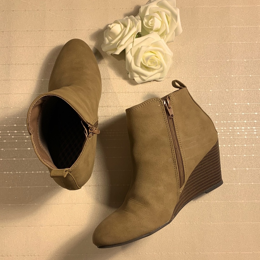 XOXO Tan Wedge Ankle Booties Size 6M